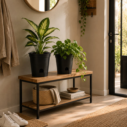 deux pots de fleurs design resistant poses sur meuble